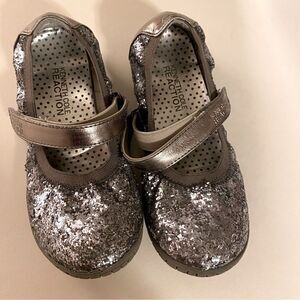 Kenneth Cole Reaction Girl Prize On Mary Janes silver glitter rubber sole-13